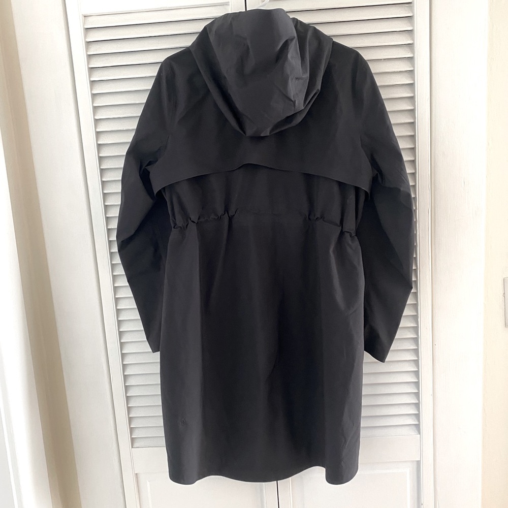 Lululemon Rain Rebel - Like New Condition